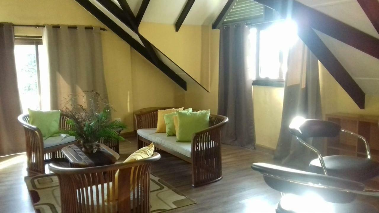 Апартаменты Shay Lyah Self Catering Виктория Экстерьер фото